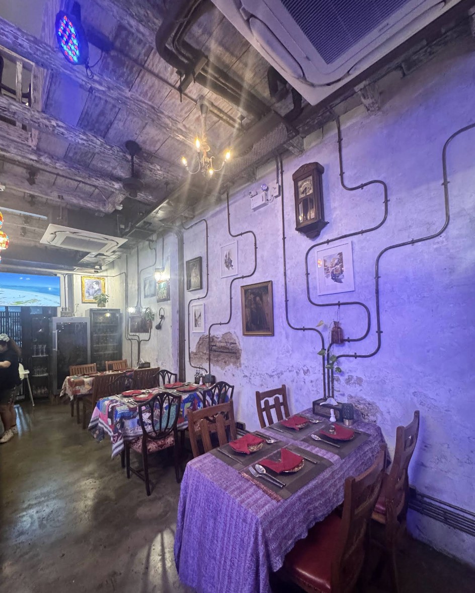 Dining setting